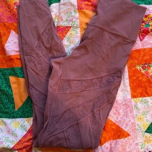 Lululemon Wonder Under leggings with mesh